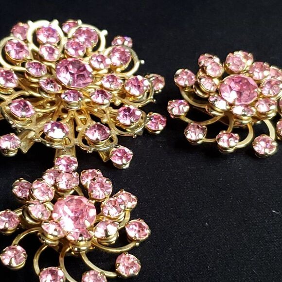 Vtg Pink Rhinestone Crystal Floral Brooch Clip Earring Set Barbiecore October - Picture 3 of 4